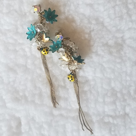 Betsey Johnson Jewelry - Betsey Johnson flower and bee dangle stud earrings